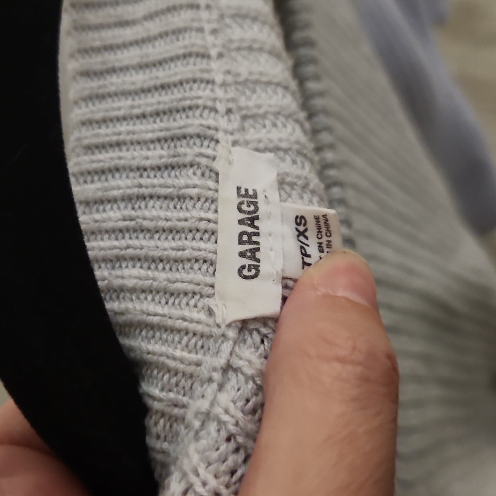 Cropped Sweater - Picture 3 of 4